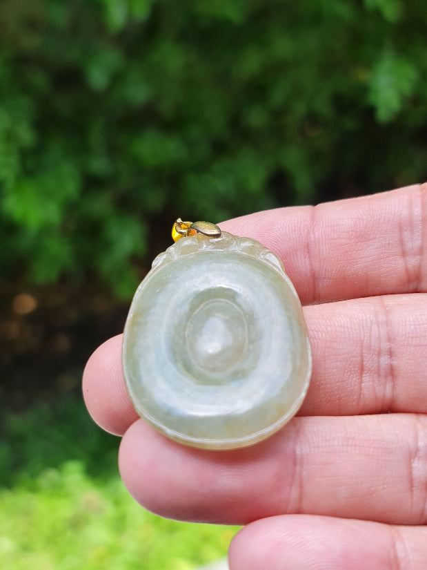 Fine texture of the authentic Myanmar jade pendant JOP001 showcasing a traditional Donut Feng Shui design for harmony and unity