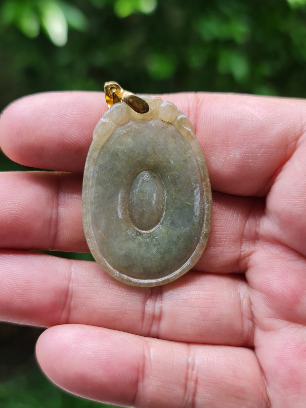 Fine texture of the authentic Myanmar jade pendant JOP001 showcasing a traditional Donut Feng Shui design for harmony and unity