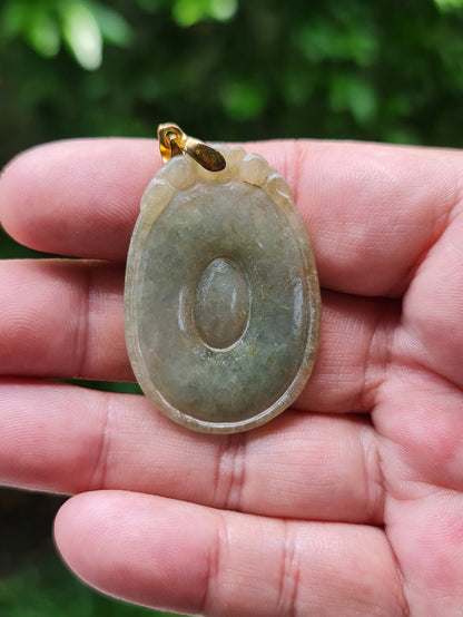 Fine texture of the authentic Myanmar jade pendant JOP001 showcasing a traditional Donut Feng Shui design for harmony and unity