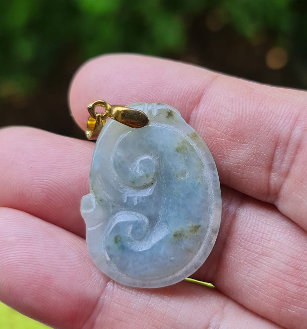 Fine texture of the authentic Myanmar jade pendant JOP005 showcasing a carved Ruyi Swirl Feng Shui design for peace and harmony