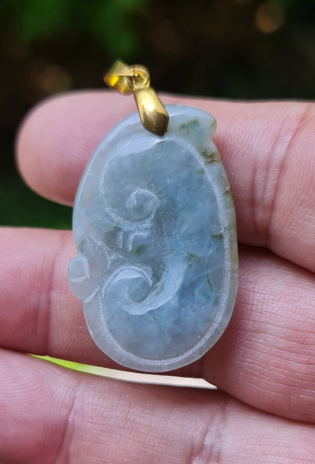 Fine texture of the authentic Myanmar jade pendant JOP006 showcasing a carved Ruyi Swirl Feng Shui design for harmony