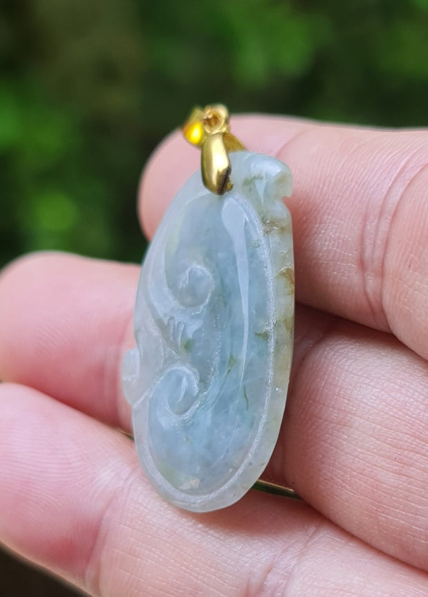 Fine texture of the authentic Myanmar jade pendant JOP006 showcasing a carved Ruyi Swirl Feng Shui design for harmony